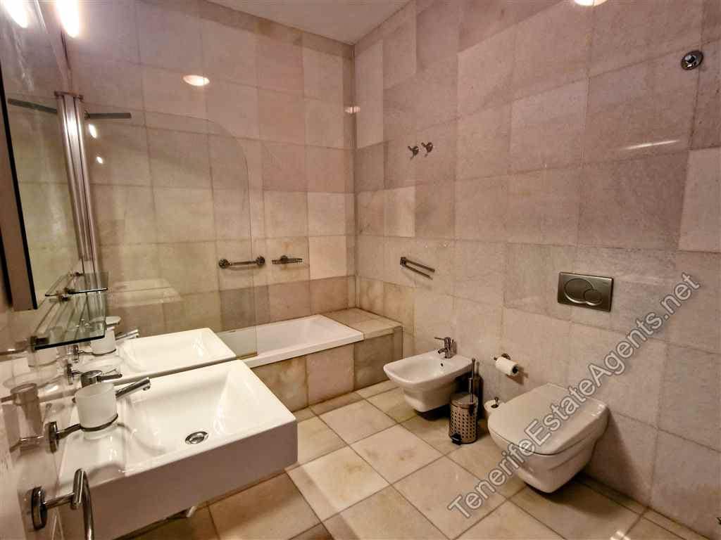 6 soveværelse Villa til salg i Playa del Duque med swimmingpool - € 3.200.000 (Ref: 7765118)