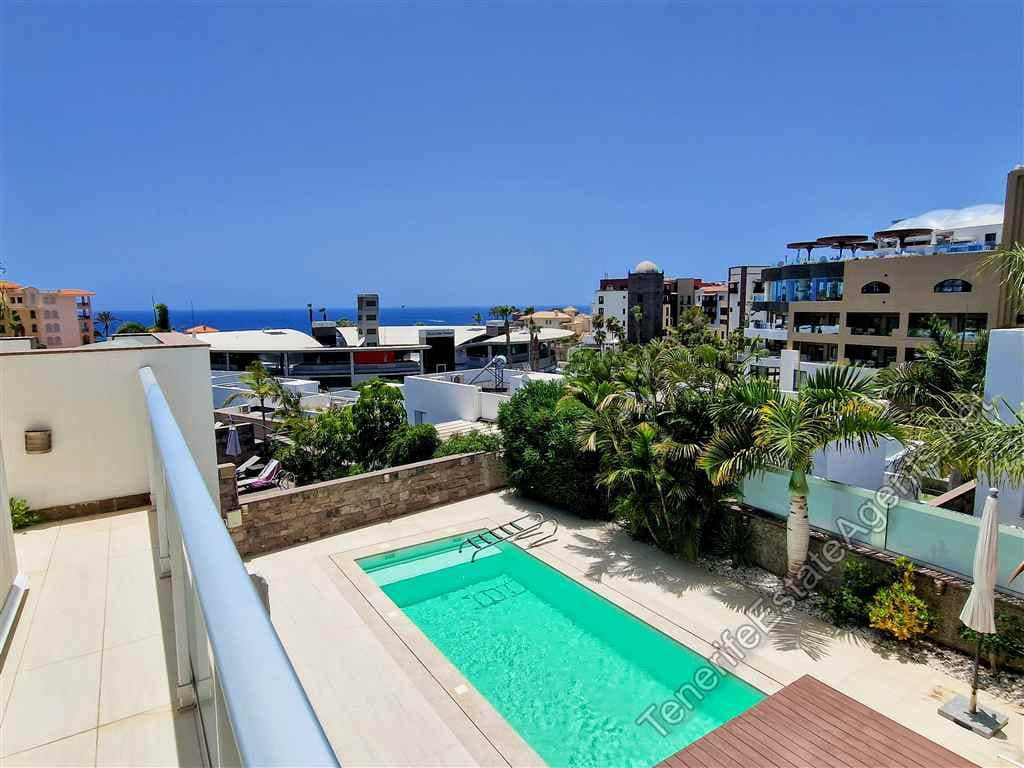 6 bedroom Villa for sale in Playa del Duque with pool - € 3,200,000 (Ref: 7765118)
