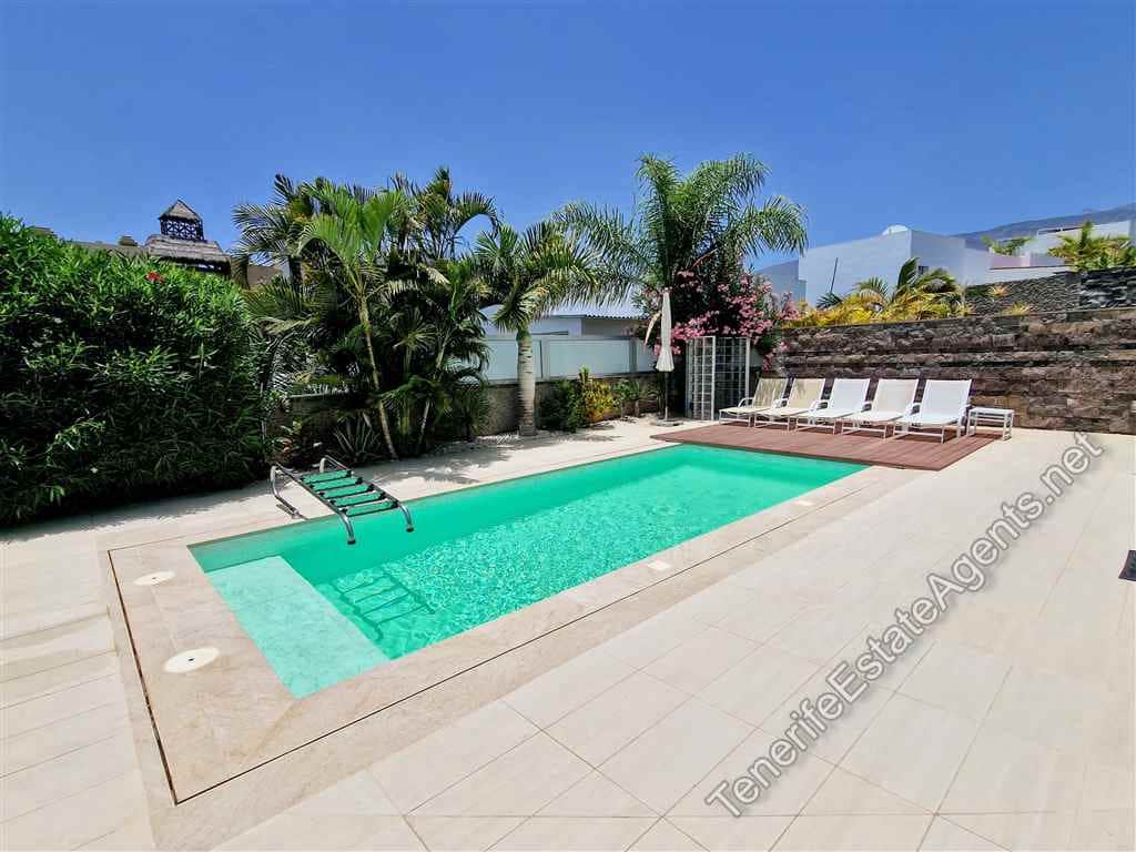 6 bedroom Villa for sale in Playa del Duque with pool - € 3,200,000 (Ref: 7765118)