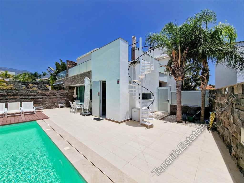 6 bedroom Villa for sale in Playa del Duque with pool - € 3,200,000 (Ref: 7765118)