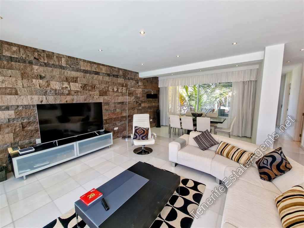 6 bedroom Villa for sale in Playa del Duque with pool - € 3,200,000 (Ref: 7765118)