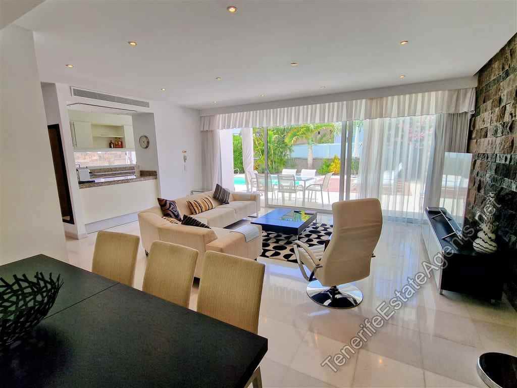 6 bedroom Villa for sale in Playa del Duque with pool - € 3,200,000 (Ref: 7765118)