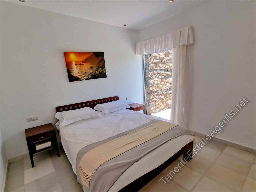 6 bedroom Villa for sale in Playa del Duque with pool - € 3,200,000 (Ref: 7765118)