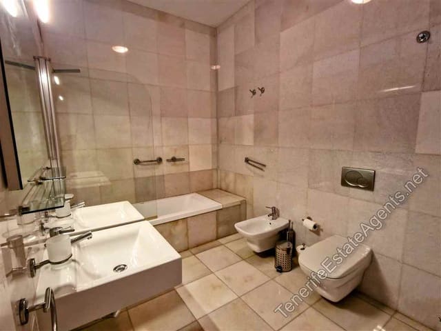 6 sypialnia Willa na sprzedaż w Playa del Duque, Adeje z basenem garażem - 3 200 000 € (Ref: 7765118)