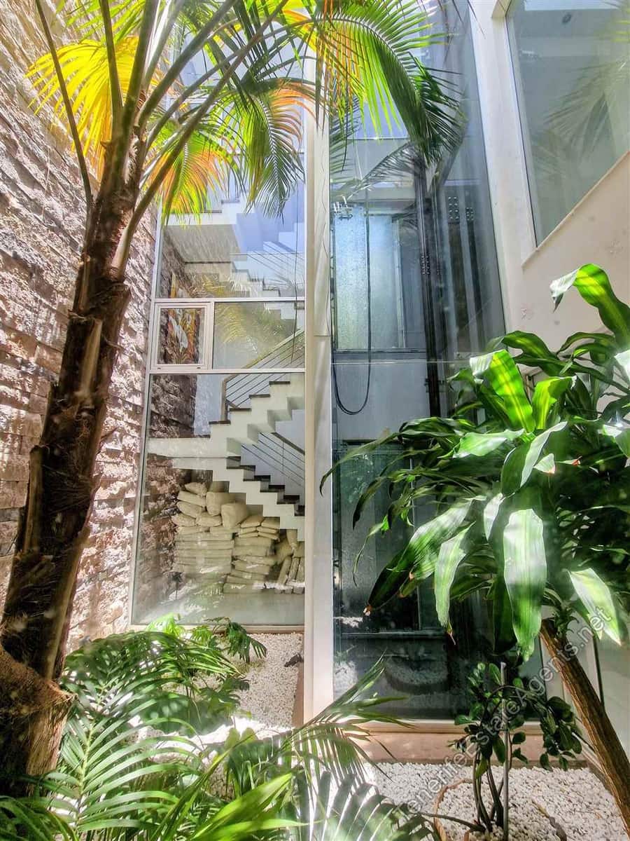 6 bedroom Villa for sale in Playa del Duque with pool - € 3,200,000 (Ref: 7765118)