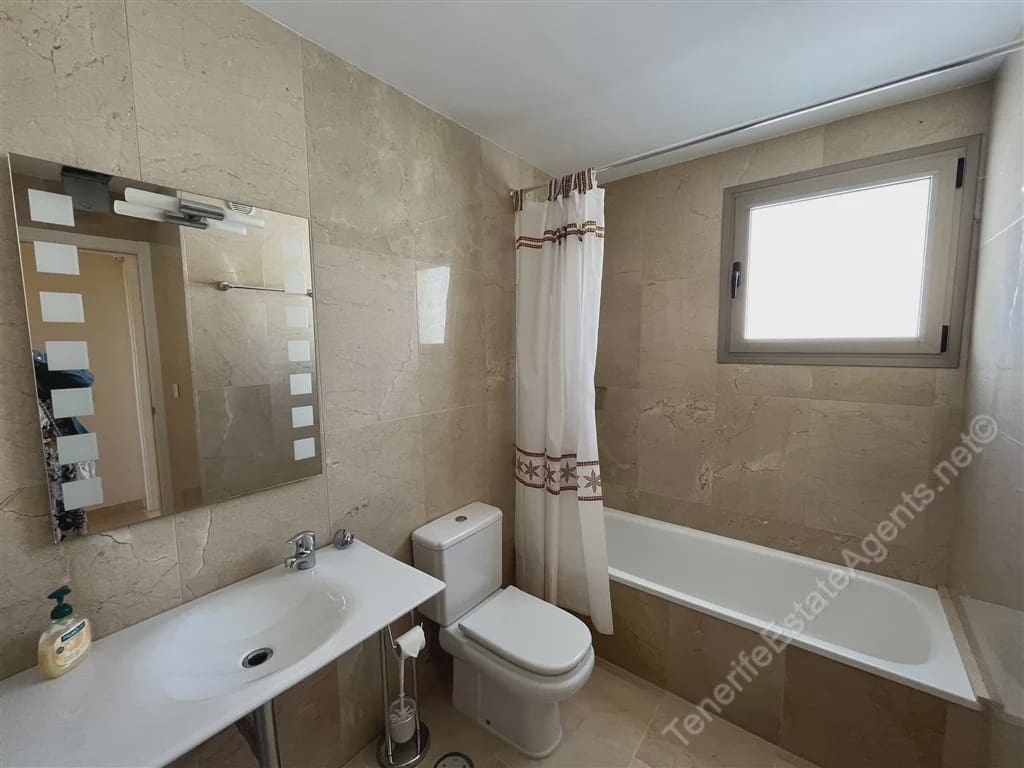 2 makuuhuone Huoneisto myytävänä paikassa Costa Adeje - 750 000 € (Ref: 7784428)