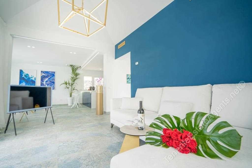 5 makuuhuone Huvila myytävänä paikassa Playa Paraiso mukana uima-altaan - 1 480 000 € (Ref: 8406628)