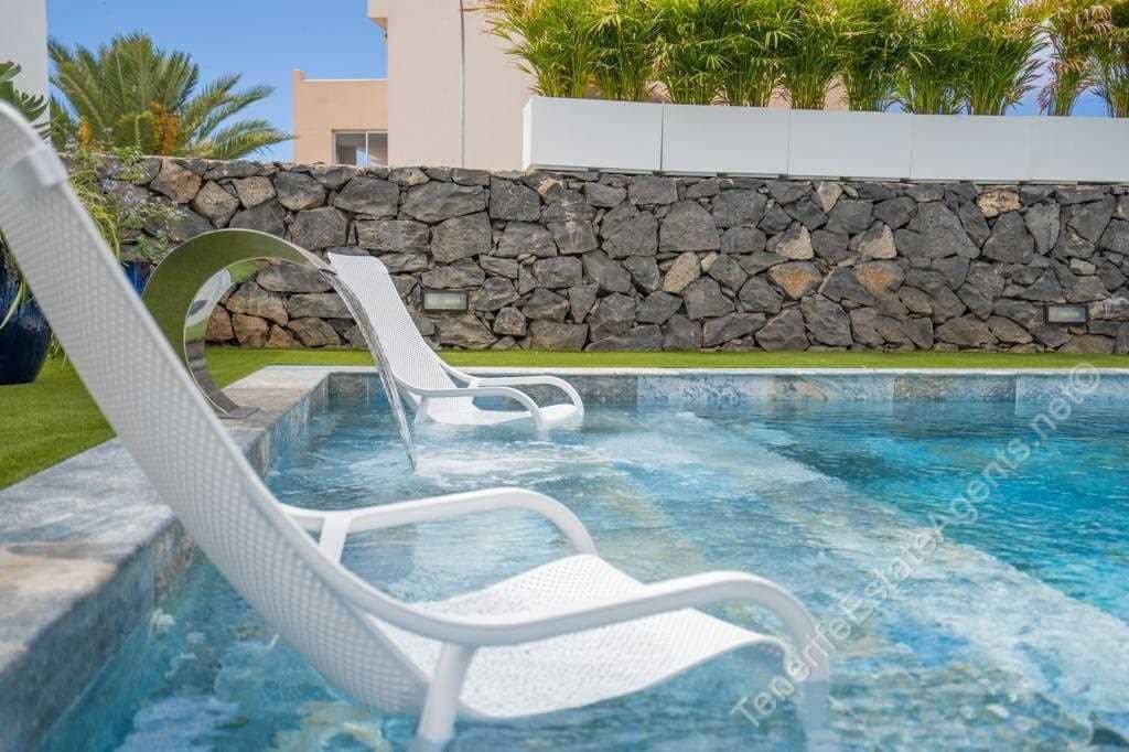 5 makuuhuone Huvila myytävänä paikassa Playa Paraiso mukana uima-altaan - 1 480 000 € (Ref: 8406628)