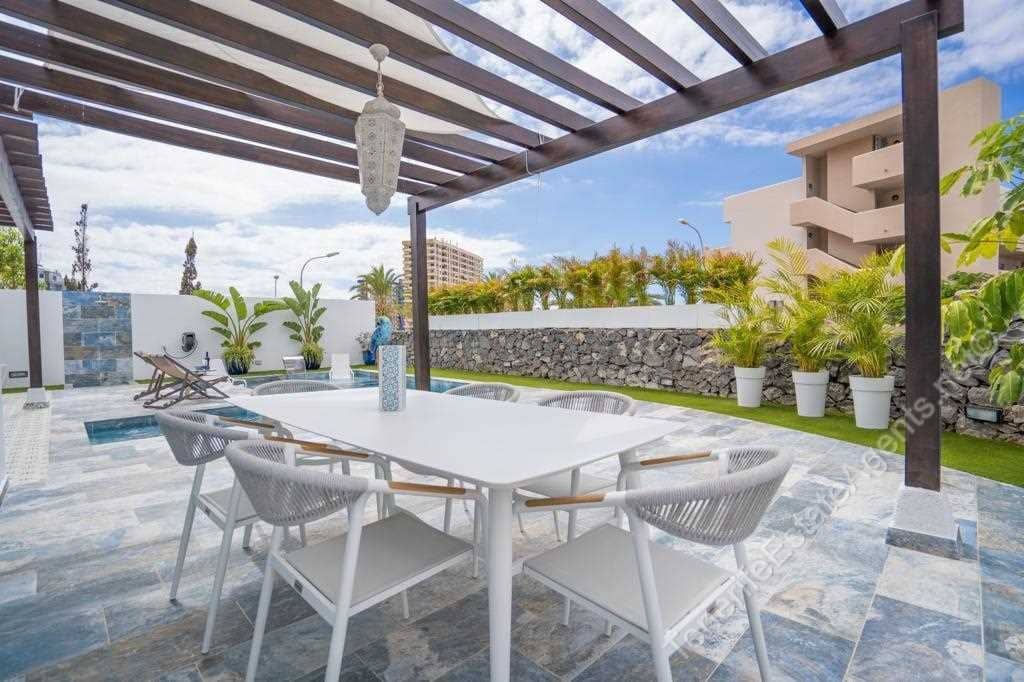 5 sovrum Villa till salu i Playa Paraiso med pool - 1 480 000 € (Ref: 8406628)
