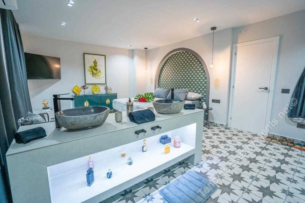 5 sovrum Villa till salu i Playa Paraiso med pool - 1 480 000 € (Ref: 8406628)