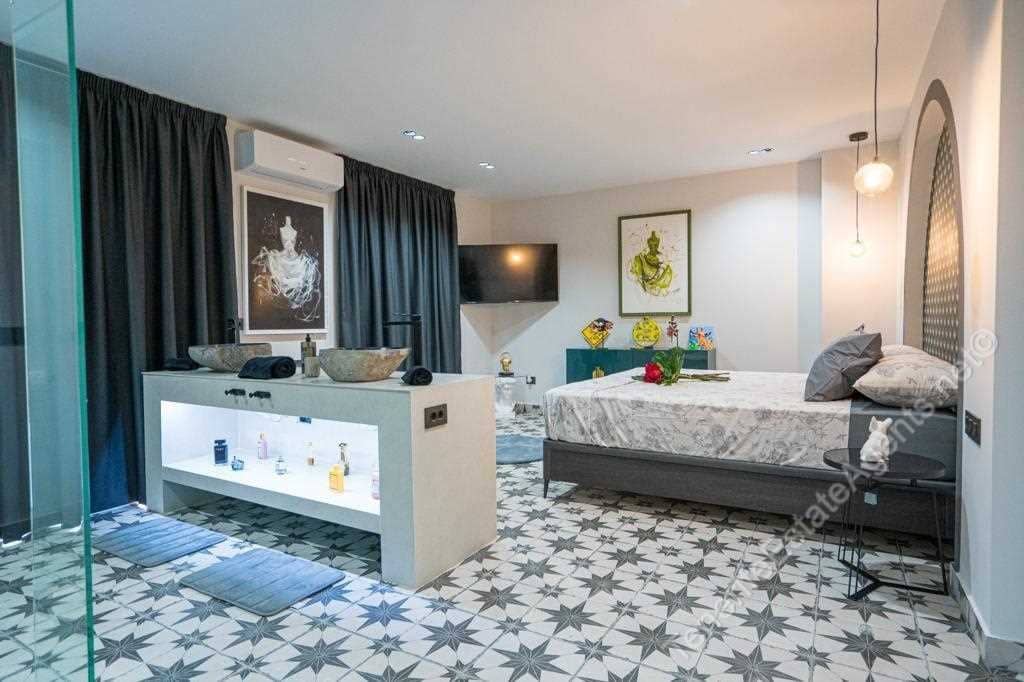 5 sovrum Villa till salu i Playa Paraiso med pool - 1 480 000 € (Ref: 8406628)