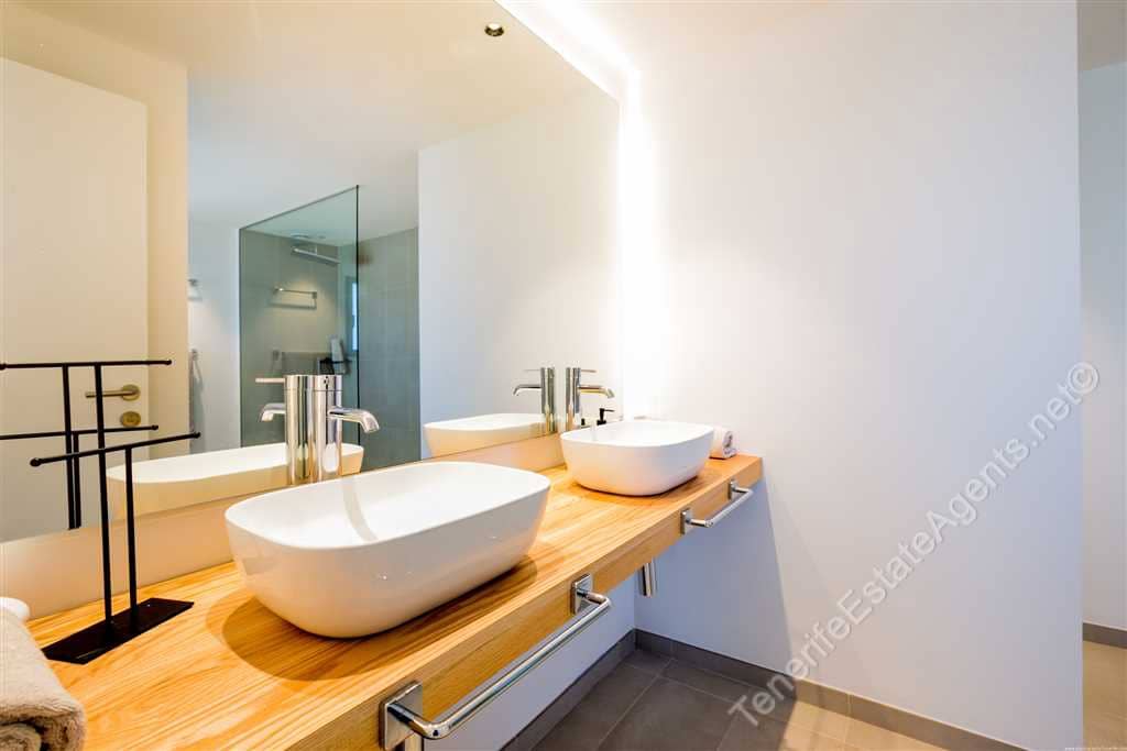 3 soveværelse Villa til salg i Guia de Isora med swimmingpool - € 1.830.000 (Ref: 8480513)