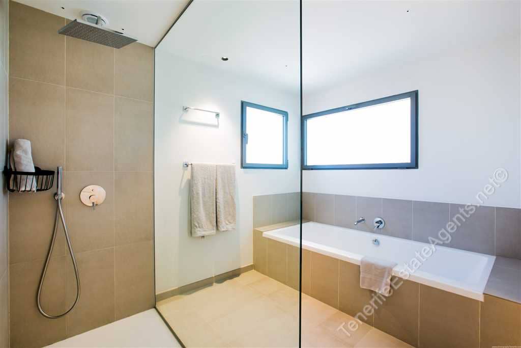 3 chambre Villa/Maison à vendre à Guia de Isora avec piscine - 1 830 000 € (Ref: 8480513)