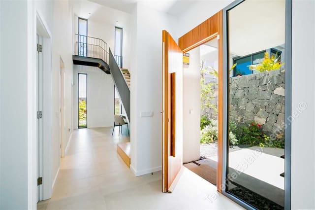 3 chambre Villa/Maison à vendre à Guía de Isora avec piscine - 1 830 000 € (Ref: 8480513)