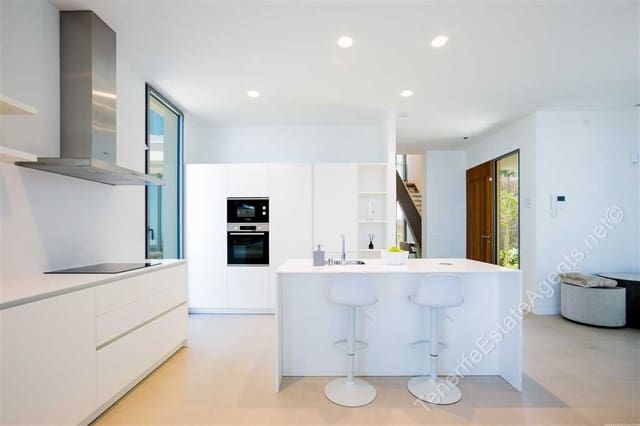 3 chambre Villa/Maison à vendre à Guía de Isora avec piscine - 1 830 000 € (Ref: 8480513)