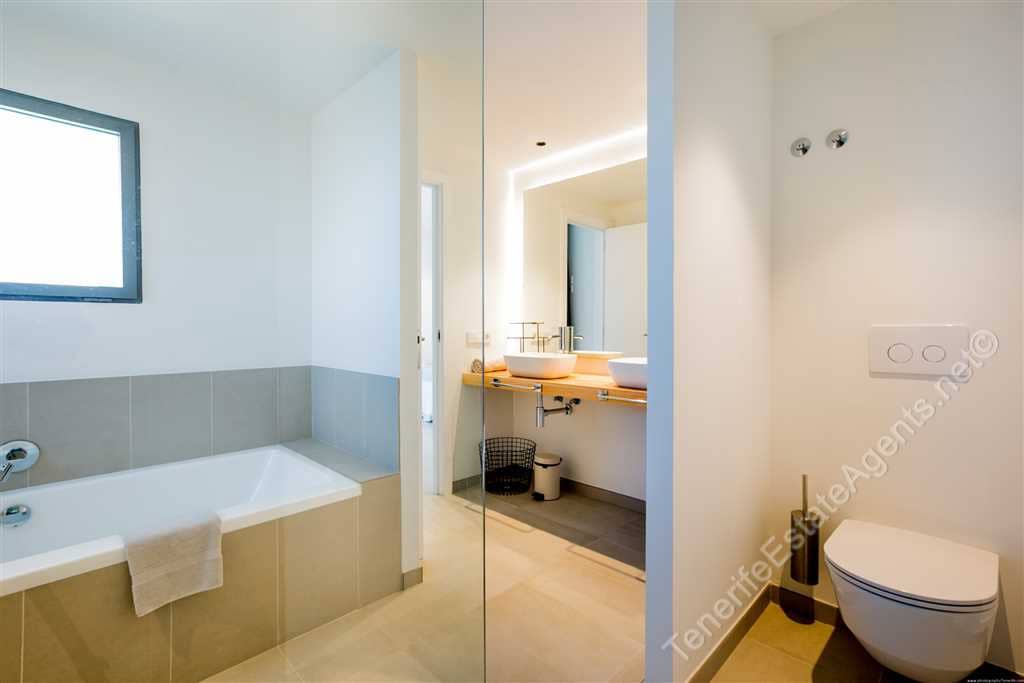 3 chambre Villa/Maison à vendre à Guia de Isora avec piscine - 1 830 000 € (Ref: 8480513)