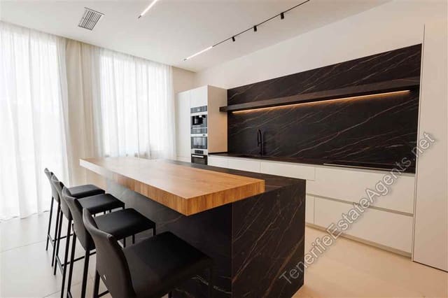 5 soveværelse Villa til salg i Costa Adeje, Adeje - € 6.150.000 (Ref: 8505407)