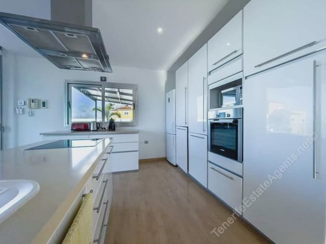 3 soveværelse Villa til salg i Roque del Conde, Adeje med swimmingpool - € 1.100.000 (Ref: 8899702)