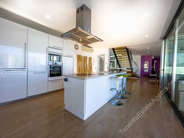 Chalet de 3 habitaciones en Roque del Conde, Adeje en venta con piscina - 1.100.000 € (Ref: 8899702)