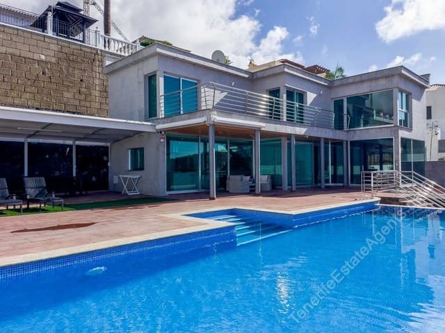 Chalet de 3 habitaciones en Roque del Conde, Adeje en venta con piscina - 1.100.000 € (Ref: 8899702)