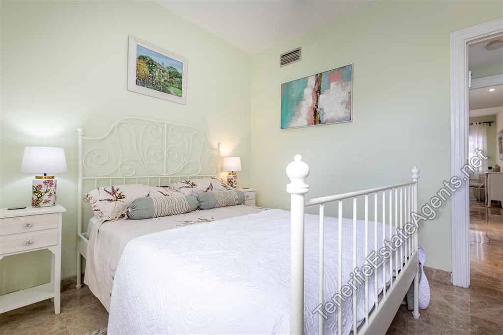 2 bedroom Apartment for sale in Los Cristianos with pool - € 575,000 (Ref: 9262108)