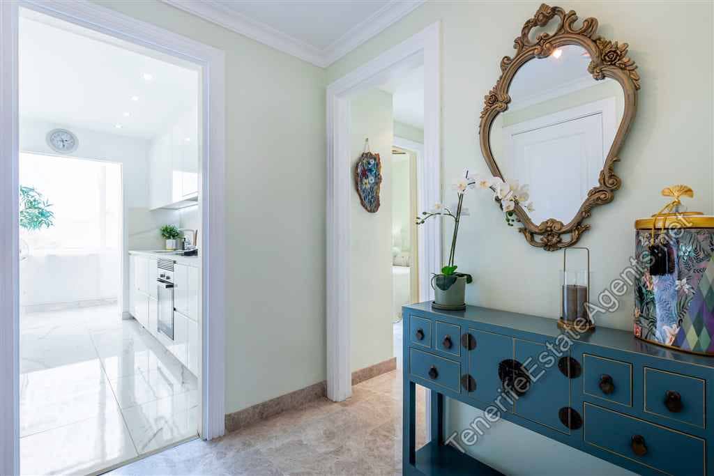 2 bedroom Apartment for sale in Los Cristianos with pool - € 575,000 (Ref: 9262108)