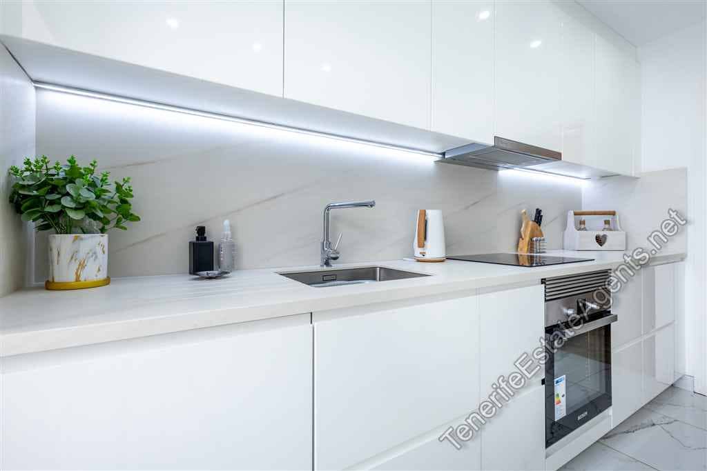 2 bedroom Apartment for sale in Los Cristianos with pool - € 575,000 (Ref: 9262108)