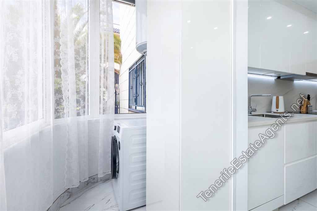 2 bedroom Apartment for sale in Los Cristianos with pool - € 575,000 (Ref: 9262108)