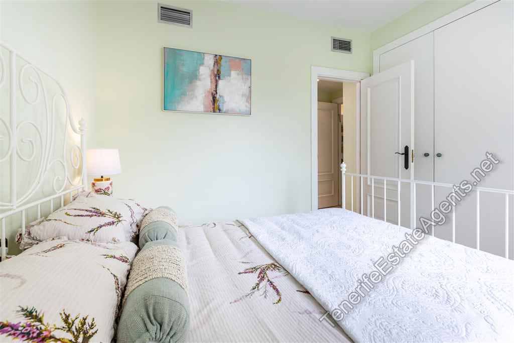 2 bedroom Apartment for sale in Los Cristianos with pool - € 575,000 (Ref: 9262108)