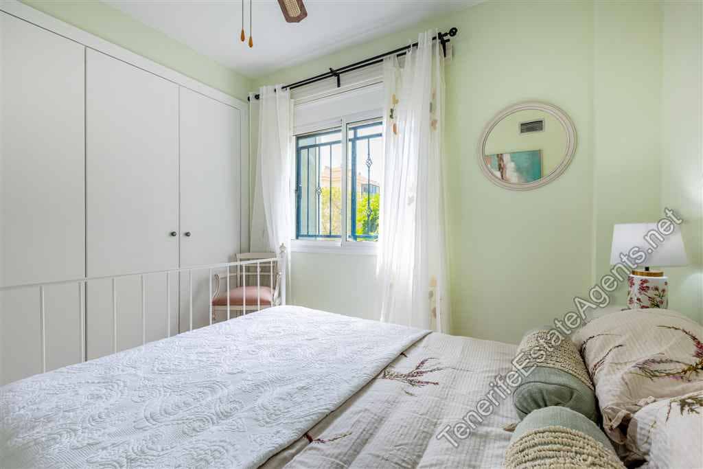 2 bedroom Apartment for sale in Los Cristianos with pool - € 575,000 (Ref: 9262108)