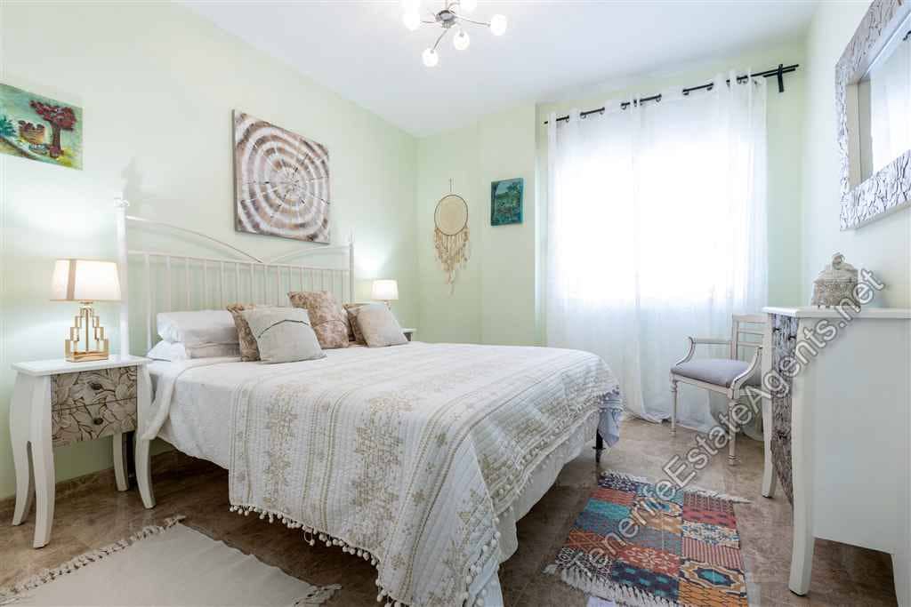 2 bedroom Apartment for sale in Los Cristianos with pool - € 575,000 (Ref: 9262108)
