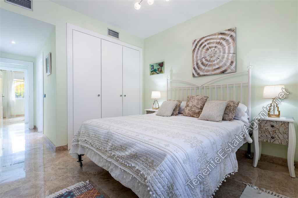 2 bedroom Apartment for sale in Los Cristianos with pool - € 575,000 (Ref: 9262108)