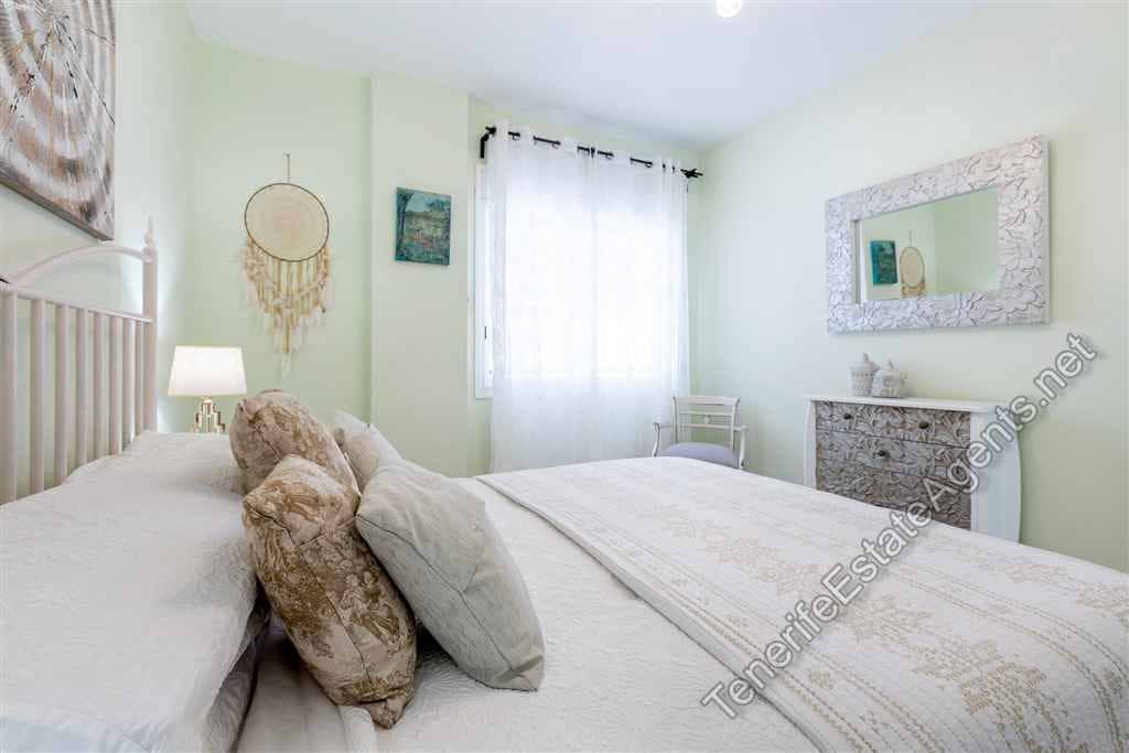 2 bedroom Apartment for sale in Los Cristianos with pool - € 575,000 (Ref: 9262108)