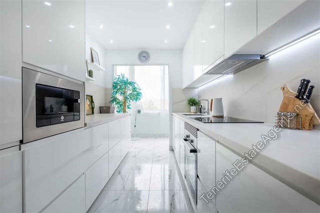 2 bedroom Apartment for sale in Los Cristianos, Arona with pool - € 575,000 (Ref: 9262108)