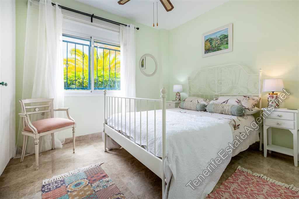 2 bedroom Apartment for sale in Los Cristianos with pool - € 575,000 (Ref: 9262108)