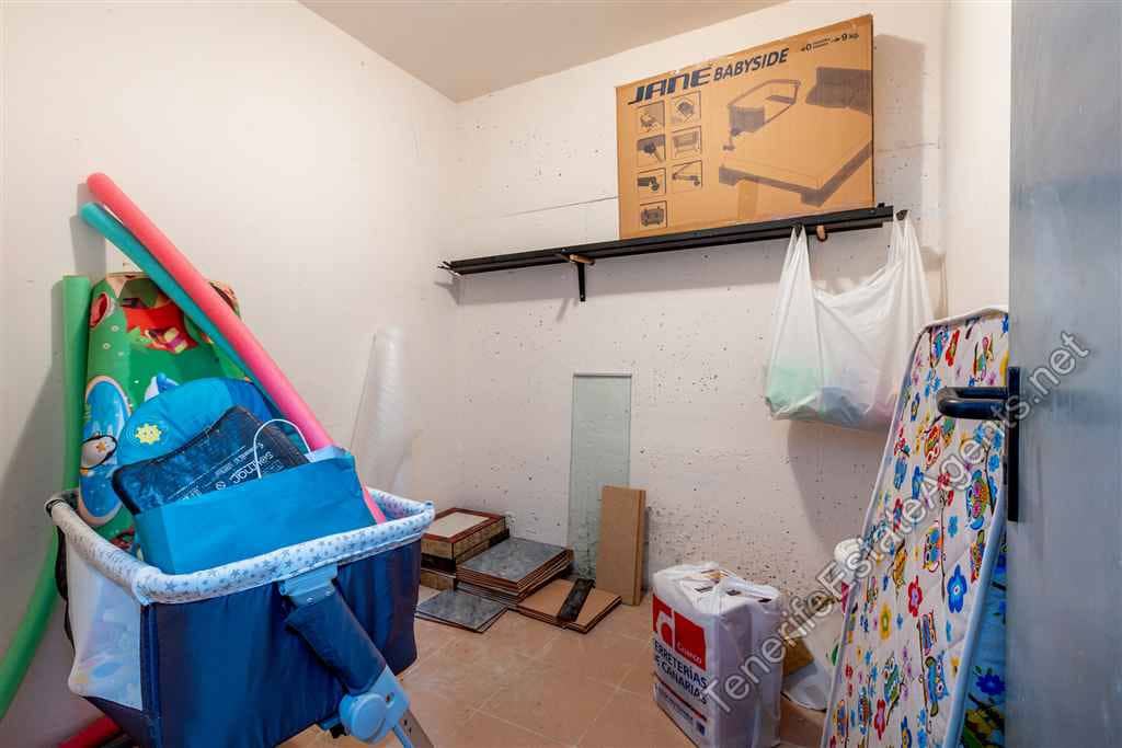 2 bedroom Apartment for sale in Los Cristianos with pool - € 575,000 (Ref: 9262108)