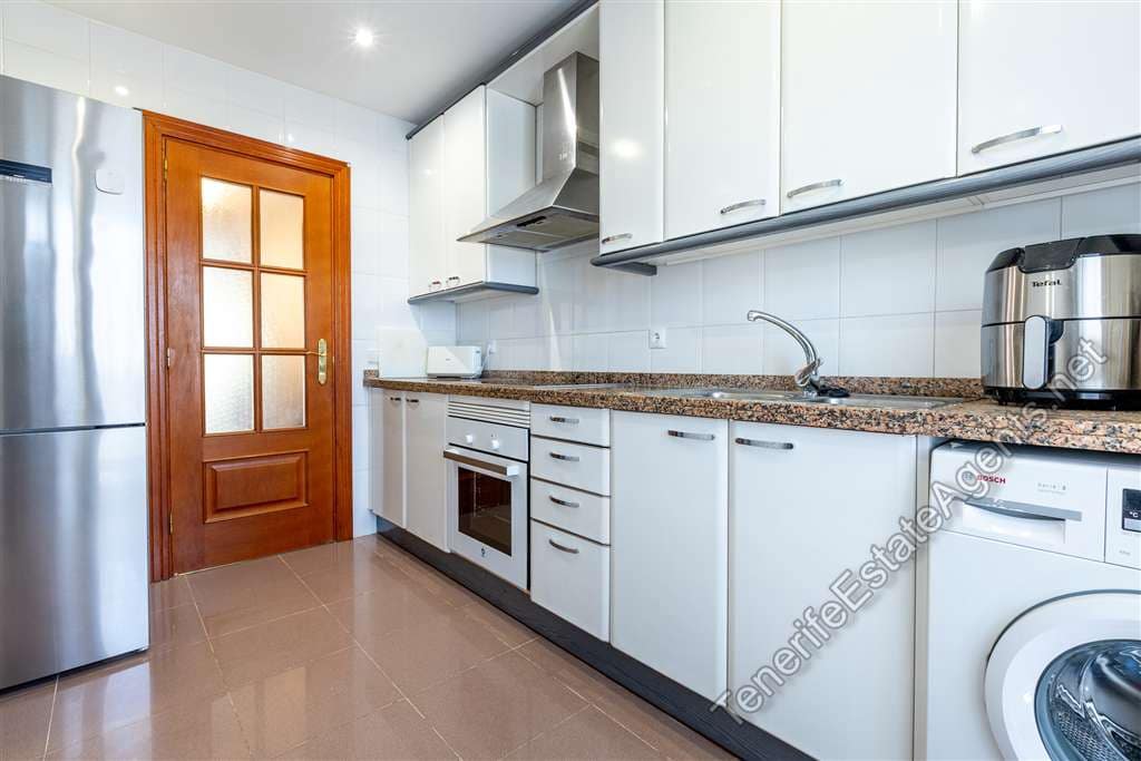 2 bedroom Apartment for sale in Los Cristianos with pool - € 475,000 (Ref: 9310347)