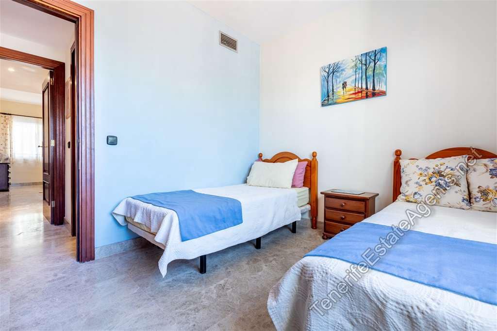 2 bedroom Apartment for sale in Los Cristianos with pool - € 475,000 (Ref: 9310347)