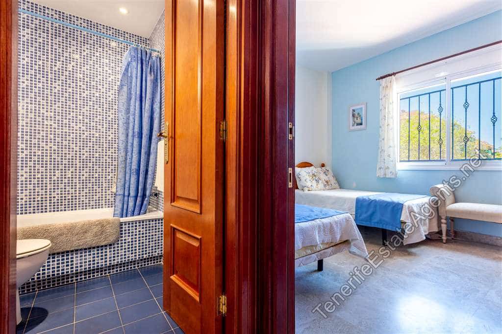 2 bedroom Apartment for sale in Los Cristianos with pool - € 475,000 (Ref: 9310347)