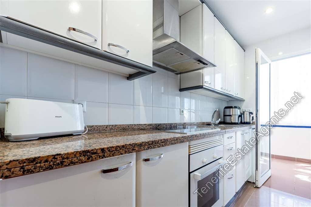 Apartamento de 2 habitaciones en Los Cristianos en venta con piscina - 475.000 € (Ref: 9310347)