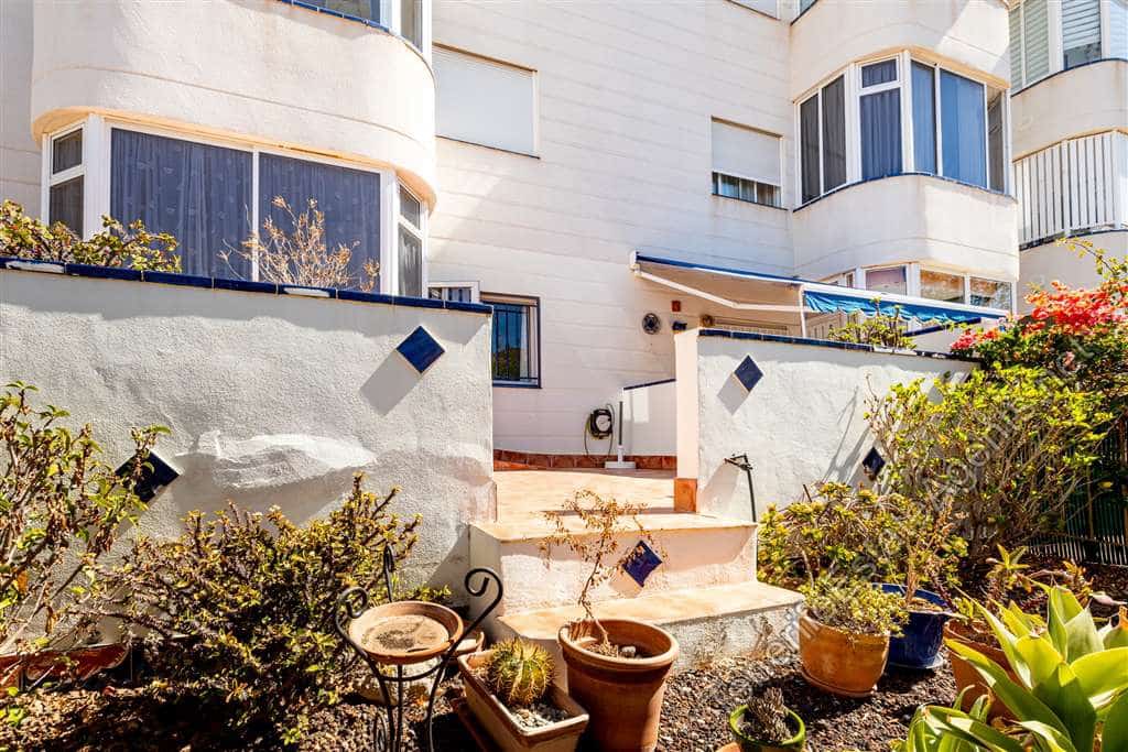 Apartamento de 2 habitaciones en Los Cristianos en venta con piscina - 475.000 € (Ref: 9310347)