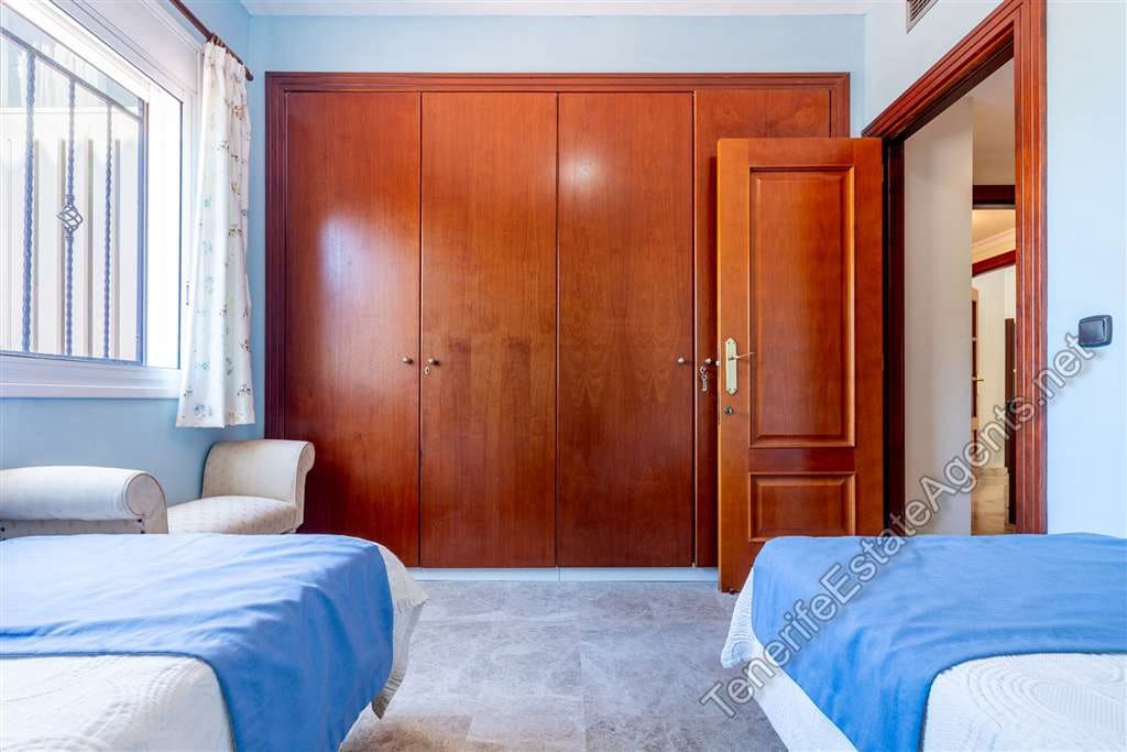 Apartamento de 2 habitaciones en Los Cristianos en venta con piscina - 475.000 € (Ref: 9310347)