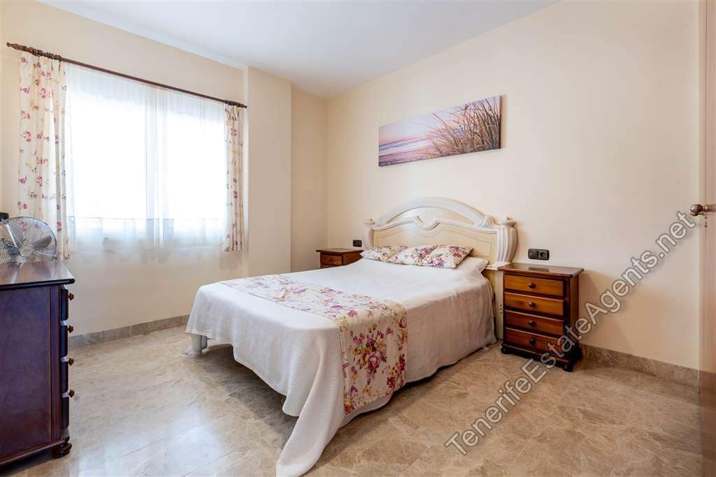 Apartamento de 2 habitaciones en Los Cristianos en venta con piscina - 475.000 € (Ref: 9310347)