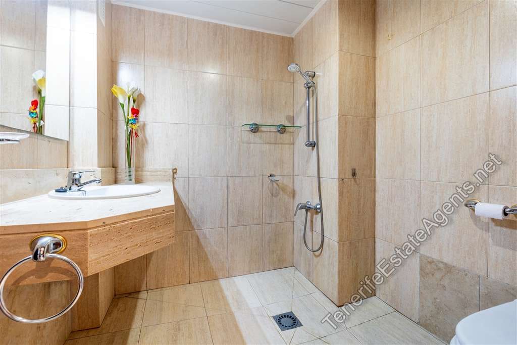Apartamento de 2 habitaciones en Los Cristianos en venta con piscina - 475.000 € (Ref: 9310347)