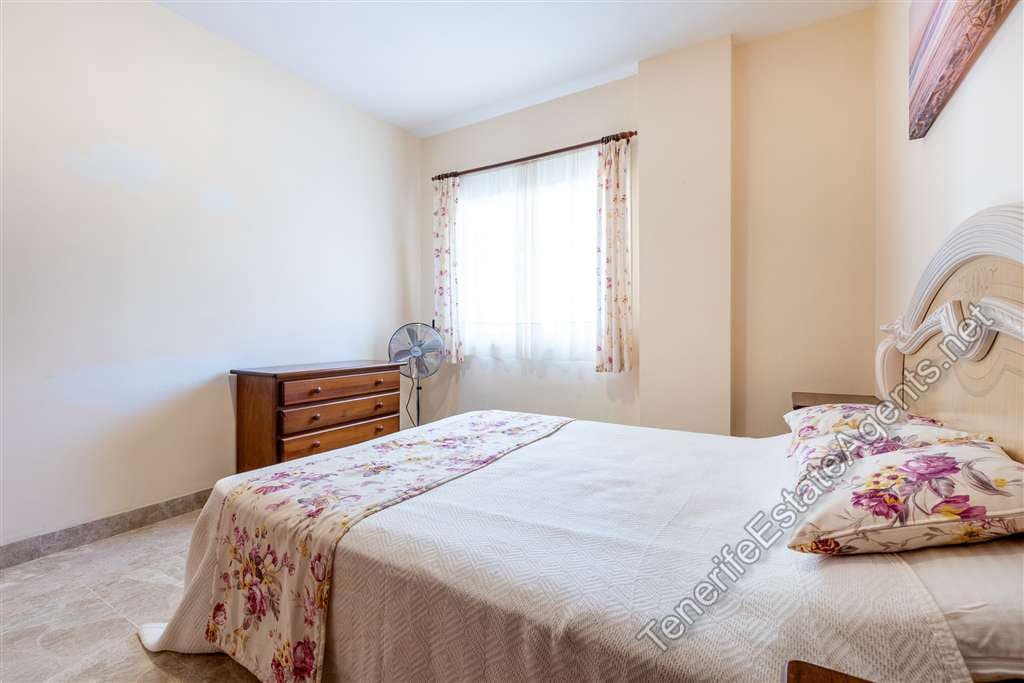 Apartamento de 2 habitaciones en Los Cristianos en venta con piscina - 475.000 € (Ref: 9310347)