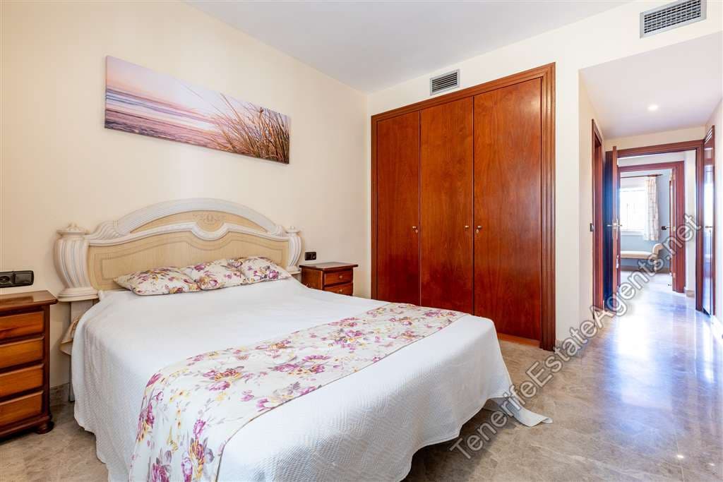 Apartamento de 2 habitaciones en Los Cristianos en venta con piscina - 475.000 € (Ref: 9310347)