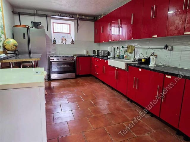 5 soveværelse Byhus til salg i Arona - € 179.950 (Ref: 9376500)