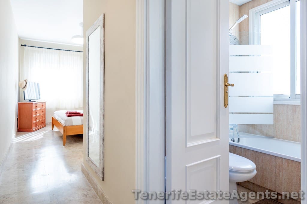 4 makuuhuone Huoneisto myytävänä paikassa Los Cristianos mukana uima-altaan - 719 950 € (Ref: 9425691)