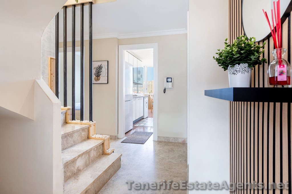 4 makuuhuone Huoneisto myytävänä paikassa Los Cristianos mukana uima-altaan - 719 950 € (Ref: 9425691)