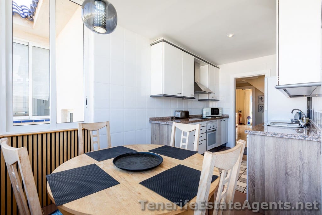 4 makuuhuone Huoneisto myytävänä paikassa Los Cristianos mukana uima-altaan - 719 950 € (Ref: 9425691)